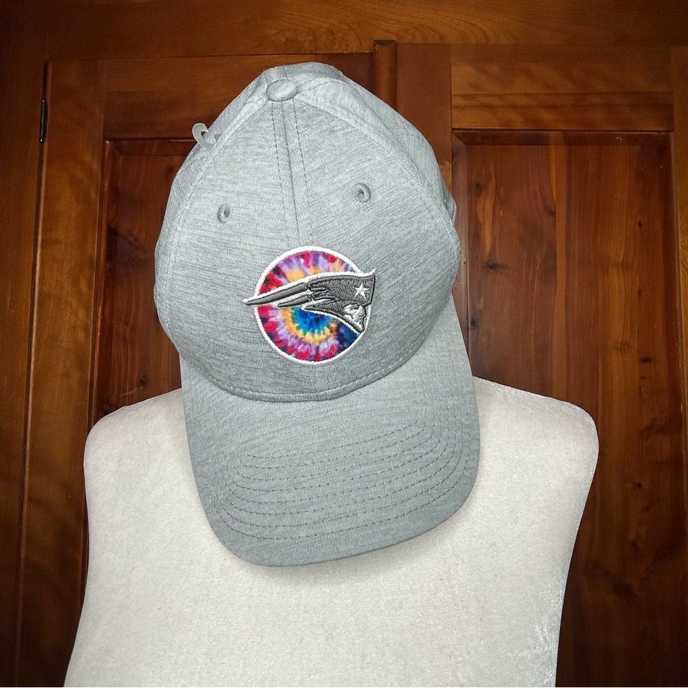 New Era New England Patriots Crucial Catch 9FORTY Adjustable Tie-Dye Logo Hat